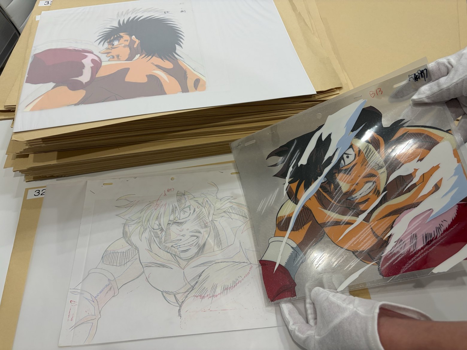 保護袋に入れて保管している当社の収蔵品